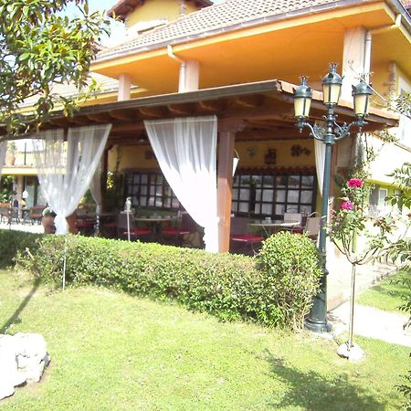 Hosteria Las Fuentes Rubayo Exteriör bild